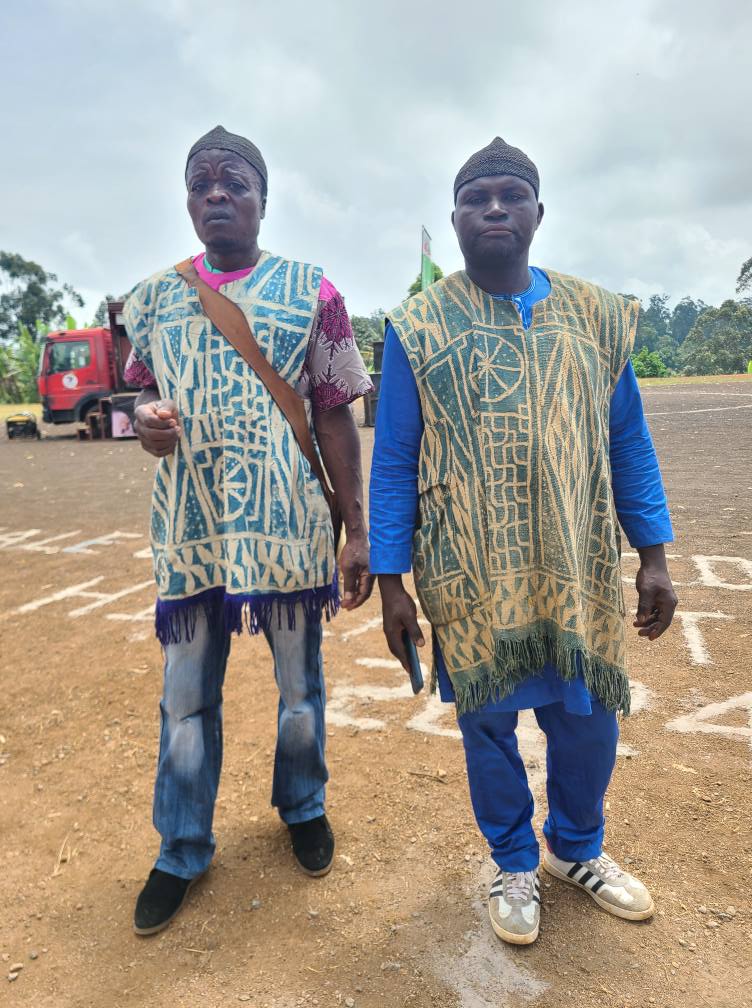 Des Tcheufé dans leurs acoutrements